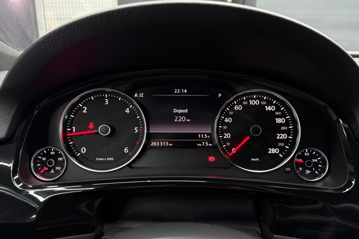 Ponuka vozidiel / Volkswagen Touareg II 3.0 V6 TDI BlueMotion Technology - video Ponuka vozidiel / Volkswagen Touareg II 3.0 V6 TDI BlueMotion Technology - video