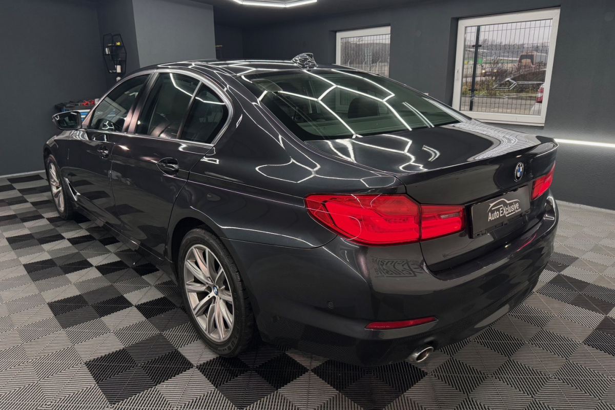 Ponuka vozidiel / BMW Rad 5 530d xDrive A/T - video