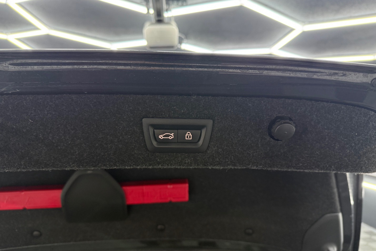 Ponuka vozidiel / BMW Rad 5 530d xDrive A/T - video Ponuka vozidiel / BMW Rad 5 530d xDrive A/T - video