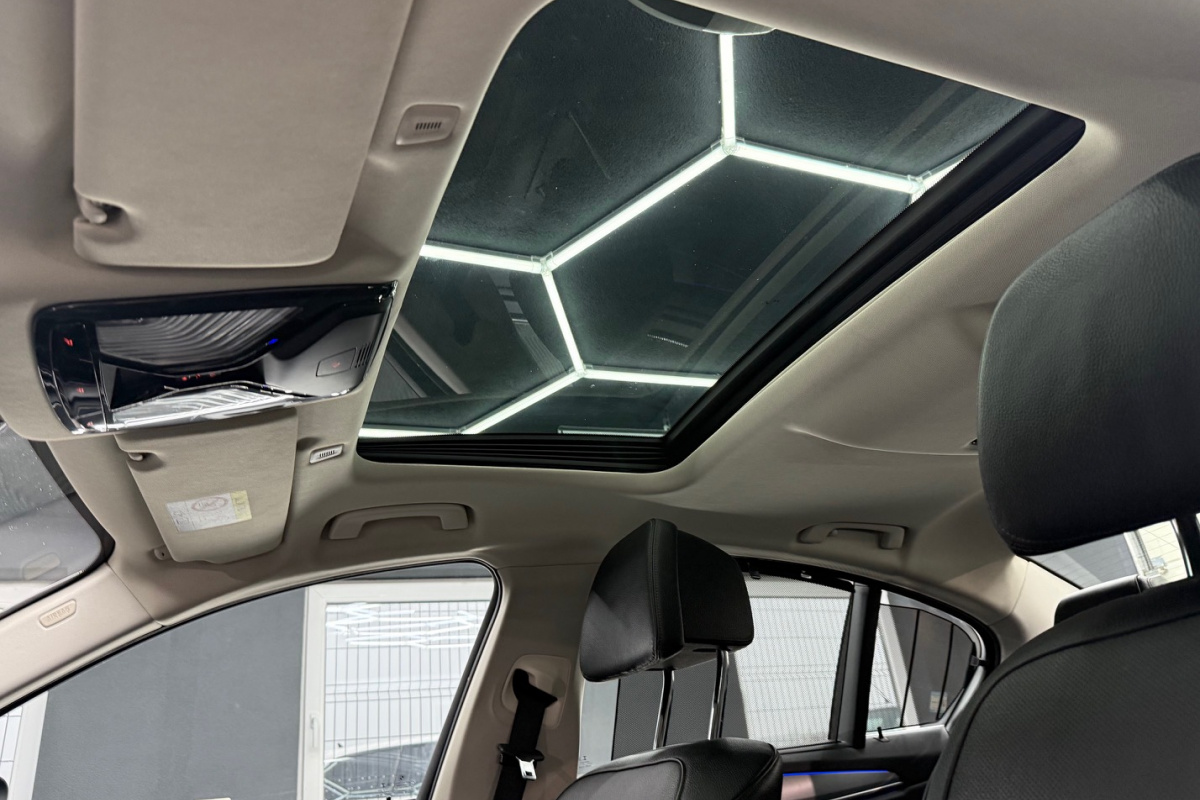 Ponuka vozidiel / BMW Rad 5 530d xDrive A/T - video