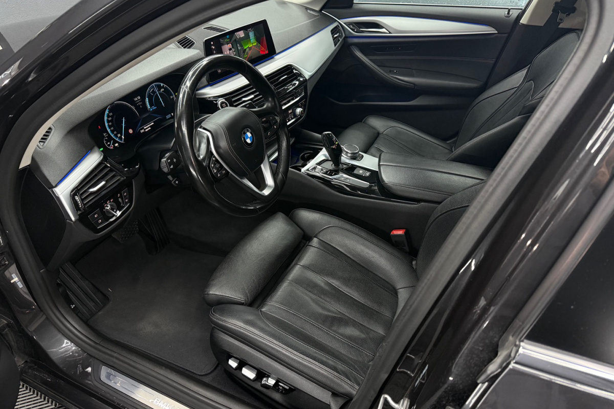 Ponuka vozidiel / BMW Rad 5 530d xDrive A/T - video Ponuka vozidiel / BMW Rad 5 530d xDrive A/T - video