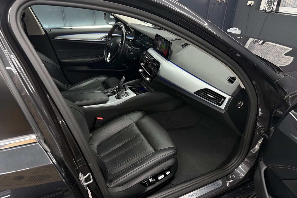 Ponuka vozidiel / BMW Rad 5 530d xDrive A/T - video