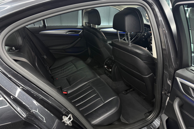  Ponuka vozidiel / BMW Rad 5 530d xDrive A/T - video