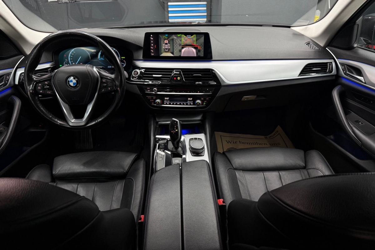 Ponuka vozidiel / BMW Rad 5 530d xDrive A/T - video