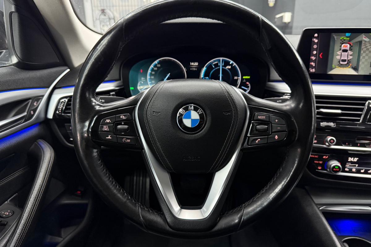 Ponuka vozidiel / BMW Rad 5 530d xDrive A/T - video