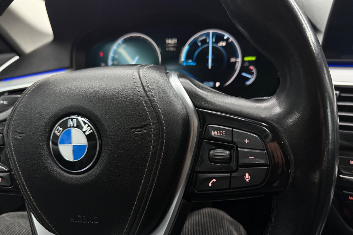 Ponuka vozidiel / BMW Rad 5 530d xDrive A/T - video Ponuka vozidiel / BMW Rad 5 530d xDrive A/T - video