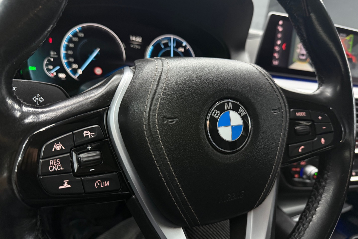 Ponuka vozidiel / BMW Rad 5 530d xDrive A/T - video