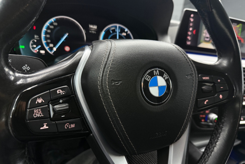  Ponuka vozidiel / BMW Rad 5 530d xDrive A/T - video