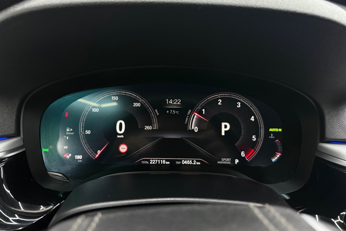 Ponuka vozidiel / BMW Rad 5 530d xDrive A/T - video