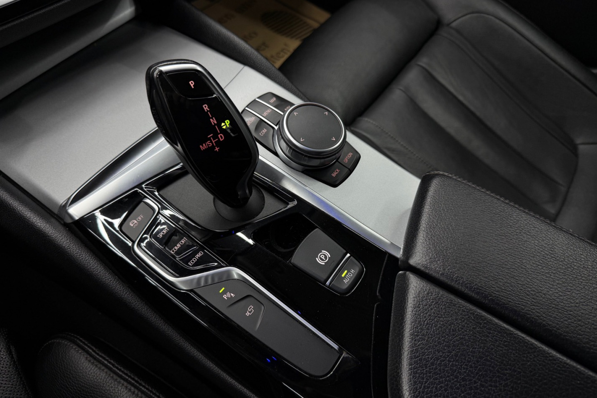 Ponuka vozidiel / BMW Rad 5 530d xDrive A/T - video