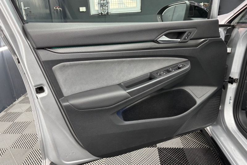  Ponuka vozidiel / Volkswagen Golf Variant 2.0 TDI DSG R-LINE - video