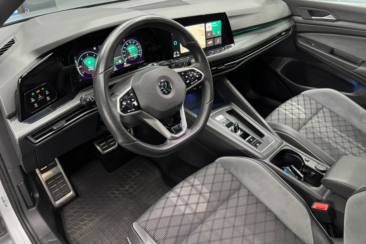 Ponuka vozidiel / Volkswagen Golf Variant 2.0 TDI DSG R-LINE - video