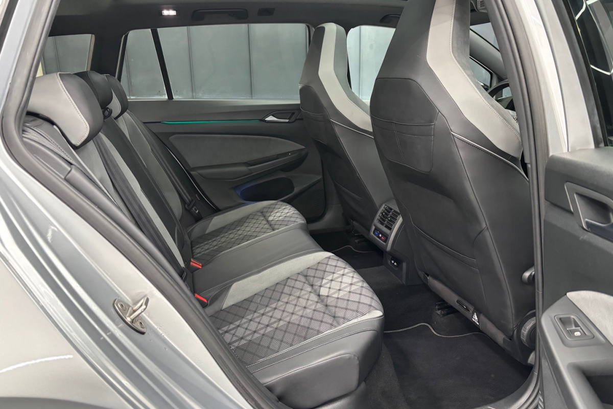 Ponuka vozidiel / Volkswagen Golf Variant 2.0 TDI DSG R-LINE - video