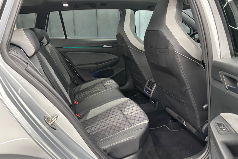  Ponuka vozidiel / Volkswagen Golf Variant 2.0 TDI DSG R-LINE - video