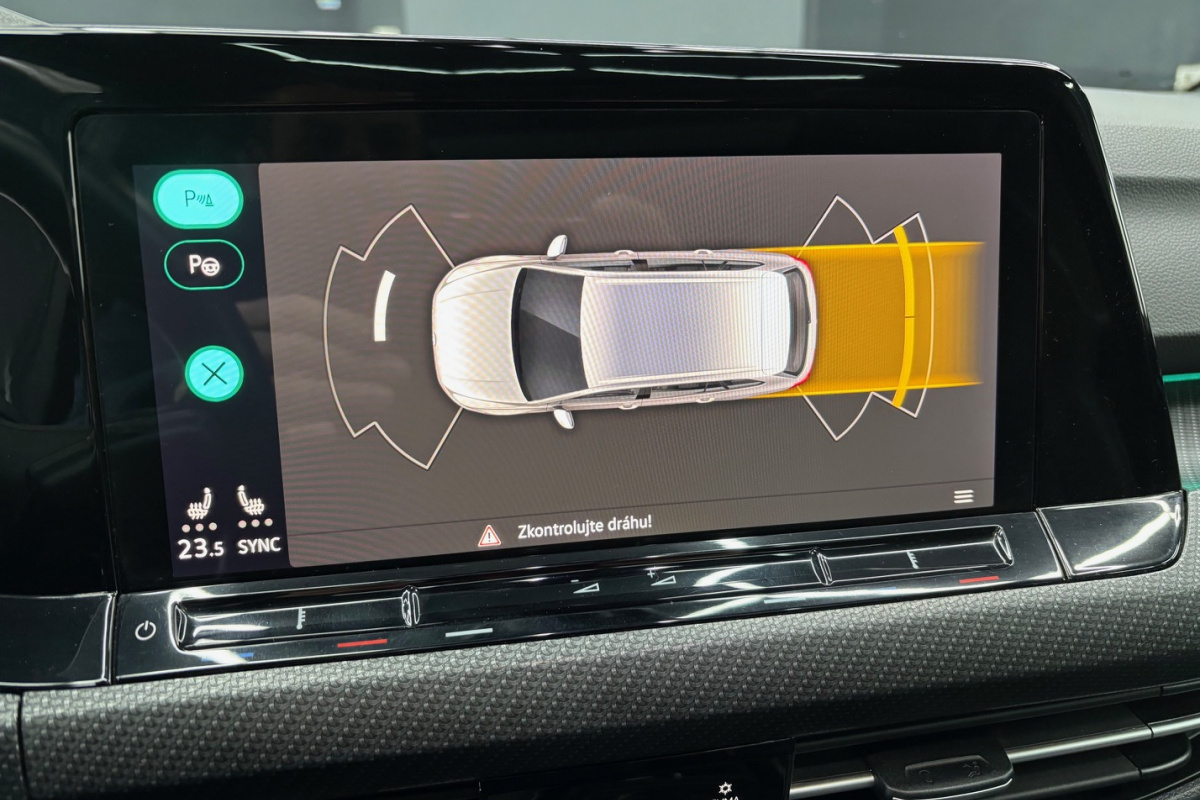 Ponuka vozidiel / Volkswagen Golf Variant 2.0 TDI DSG R-LINE - video