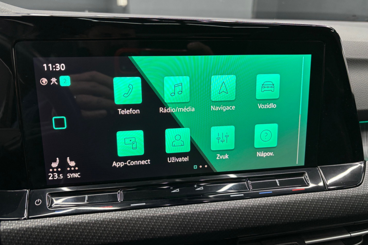 Ponuka vozidiel / Volkswagen Golf Variant 2.0 TDI DSG R-LINE - video