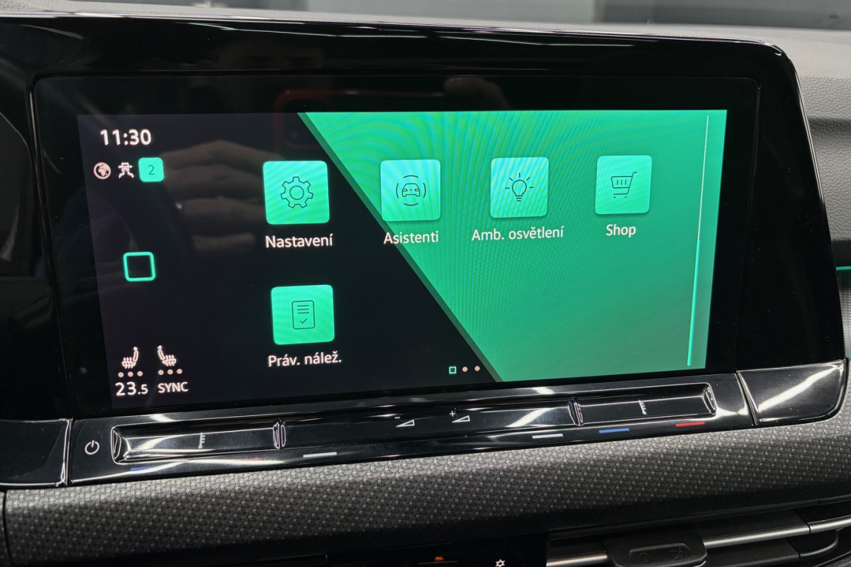 Ponuka vozidiel / Volkswagen Golf Variant 2.0 TDI DSG R-LINE - video