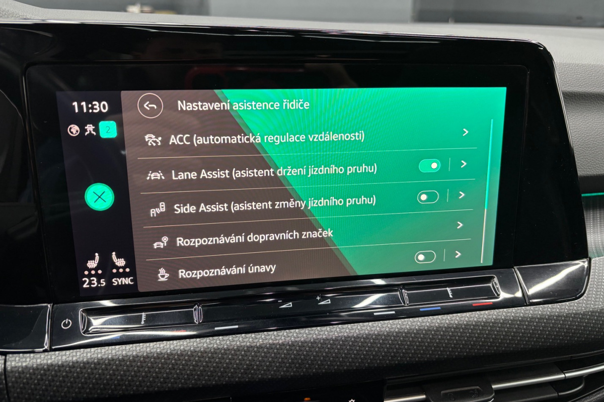 Ponuka vozidiel / Volkswagen Golf Variant 2.0 TDI DSG R-LINE - video