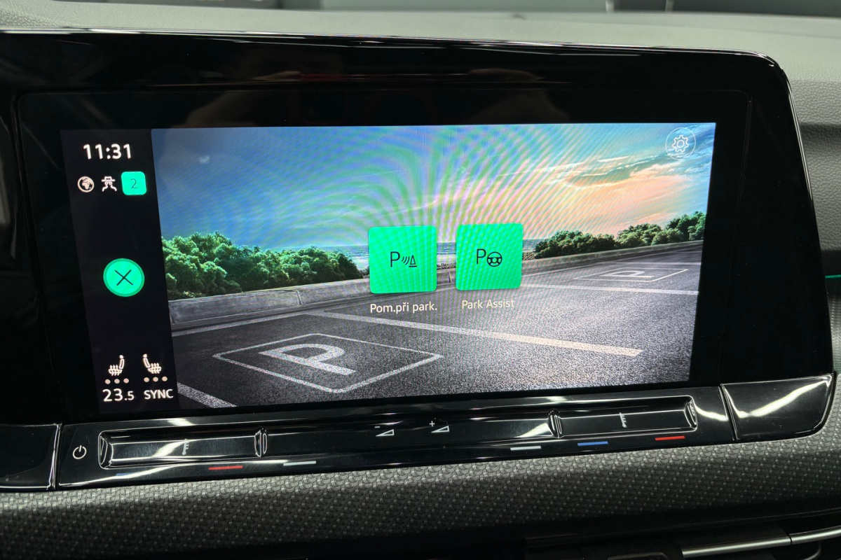 Ponuka vozidiel / Volkswagen Golf Variant 2.0 TDI DSG R-LINE - video