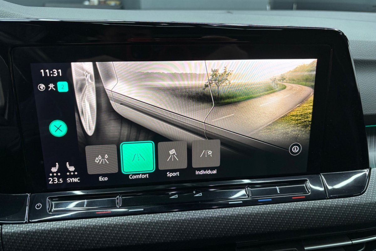 Ponuka vozidiel / Volkswagen Golf Variant 2.0 TDI DSG R-LINE - video