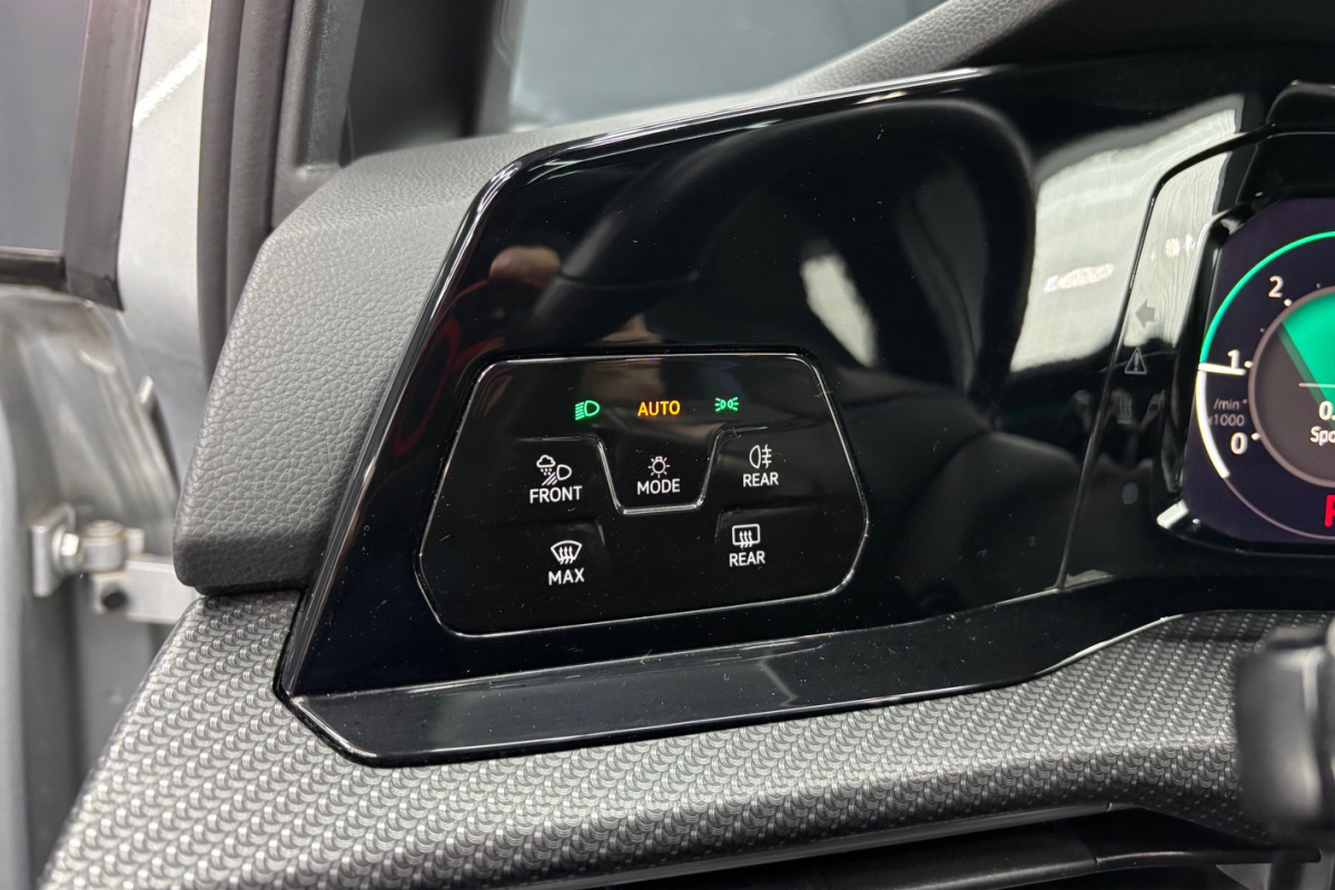 Ponuka vozidiel / Volkswagen Golf Variant 2.0 TDI DSG R-LINE - video Ponuka vozidiel / Volkswagen Golf Variant 2.0 TDI DSG R-LINE - video