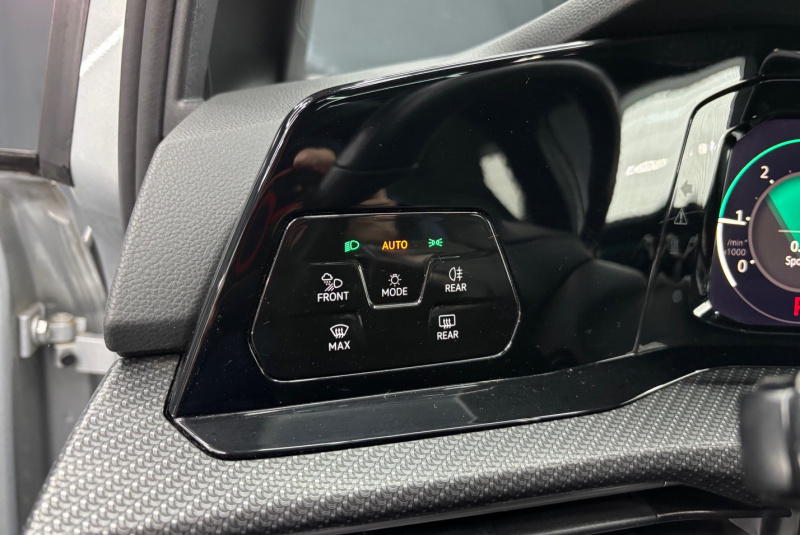 Ponuka vozidiel / Volkswagen Golf Variant 2.0 TDI DSG R-LINE - video Ponuka vozidiel / Volkswagen Golf Variant 2.0 TDI DSG R-LINE - video