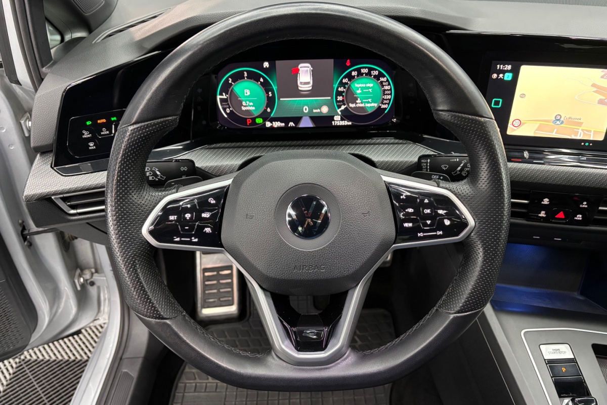 Ponuka vozidiel / Volkswagen Golf Variant 2.0 TDI DSG R-LINE - video