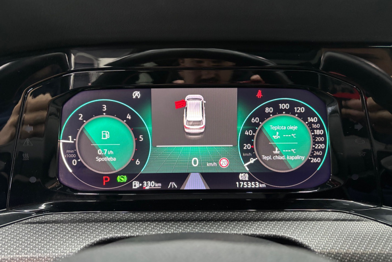  Ponuka vozidiel / Volkswagen Golf Variant 2.0 TDI DSG R-LINE - video