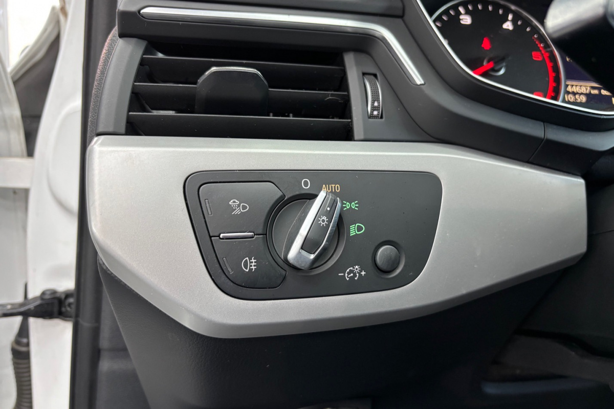 Ponuka vozidiel / Audi A4 Avant 2.0 TDI Design S tronic - video Ponuka vozidiel / Audi A4 Avant 2.0 TDI Design S tronic - video