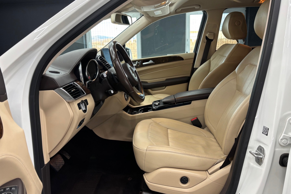 Ponuka vozidiel / Mercedes-Benz GLE SUV 350d 4matic A/T - video