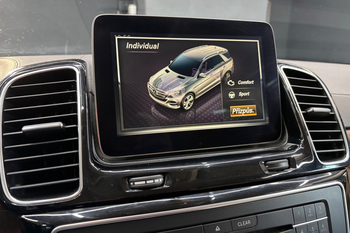 Ponuka vozidiel / Mercedes-Benz GLE SUV 350d 4matic A/T - video