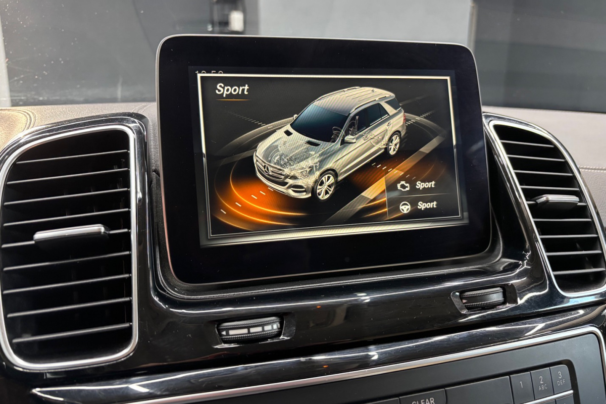 Ponuka vozidiel / Mercedes-Benz GLE SUV 350d 4matic A/T - video