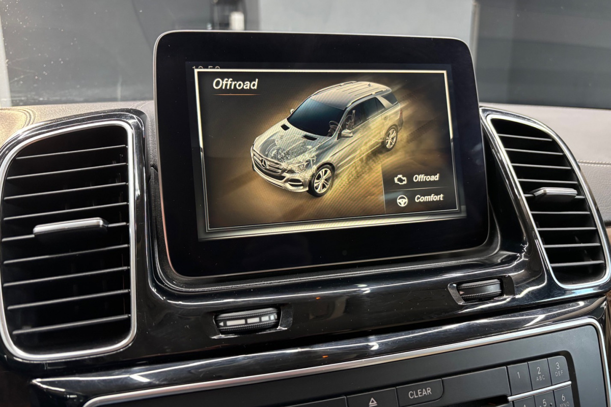 Ponuka vozidiel / Mercedes-Benz GLE SUV 350d 4matic A/T - video