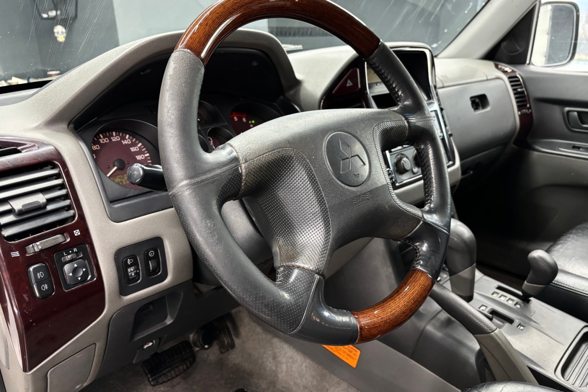 Ponuka vozidiel / Mitsubishi Pajero 3.2 DI-D GLS AUTOMAT 7-MIESTNE - video Ponuka vozidiel / Mitsubishi Pajero 3.2 DI-D GLS AUTOMAT 7-MIESTNE - video