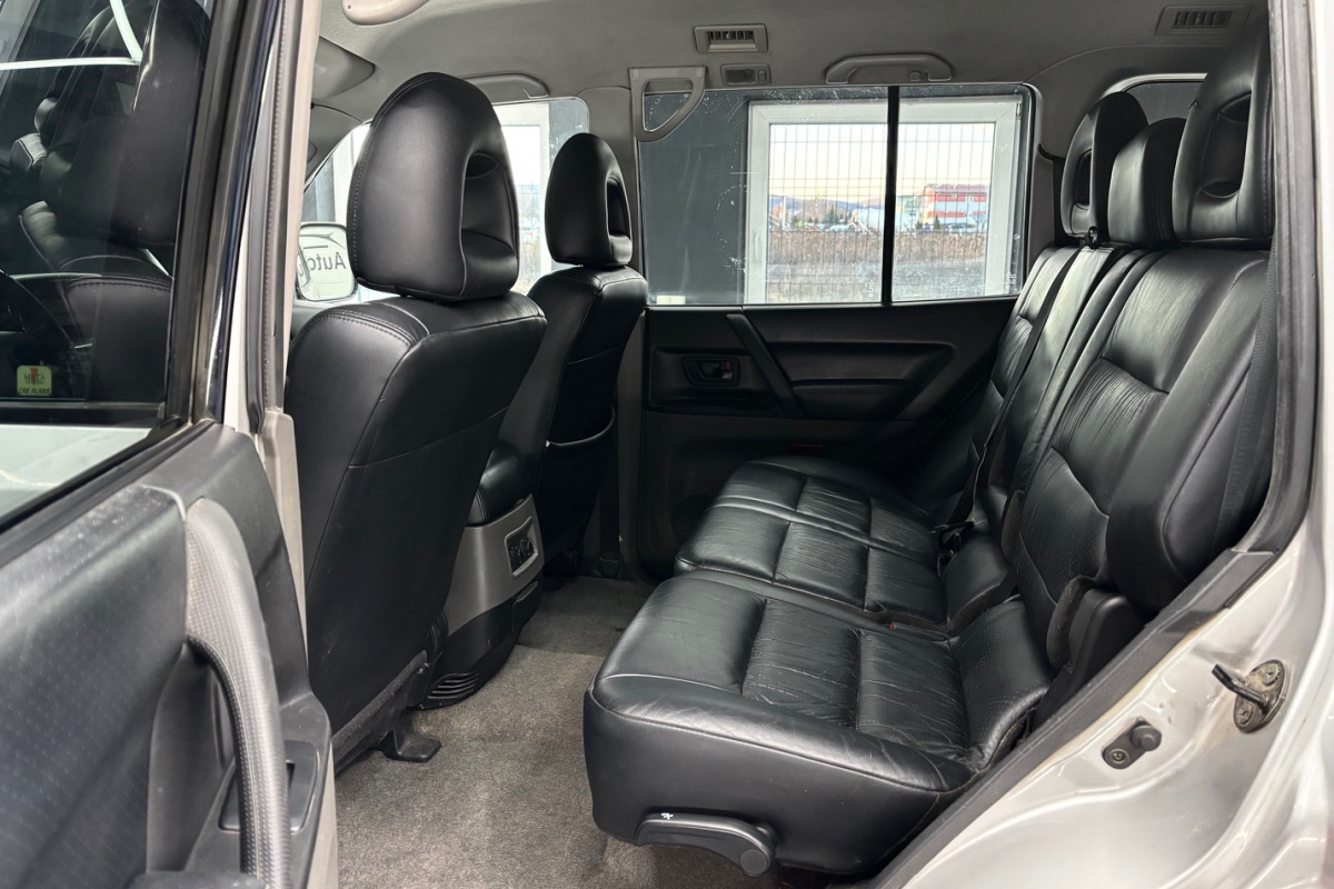 Ponuka vozidiel / Mitsubishi Pajero 3.2 DI-D GLS AUTOMAT 7-MIESTNE - video Ponuka vozidiel / Mitsubishi Pajero 3.2 DI-D GLS AUTOMAT 7-MIESTNE - video