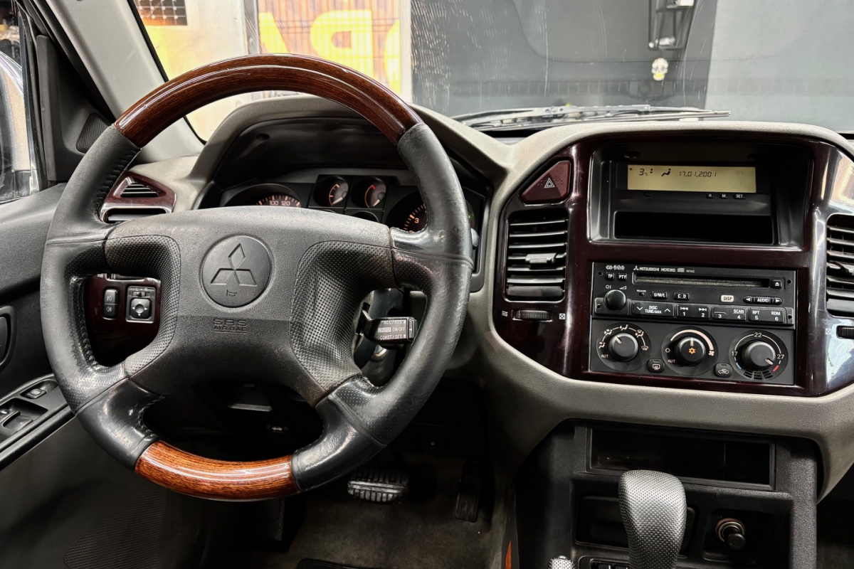 Ponuka vozidiel / Mitsubishi Pajero 3.2 DI-D GLS AUTOMAT 7-MIESTNE - video