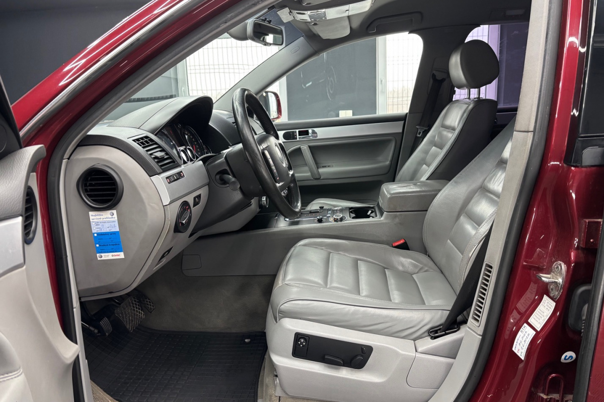 Ponuka vozidiel / Volkswagen Touareg 2.5 R5 TDI Tiptronic - video