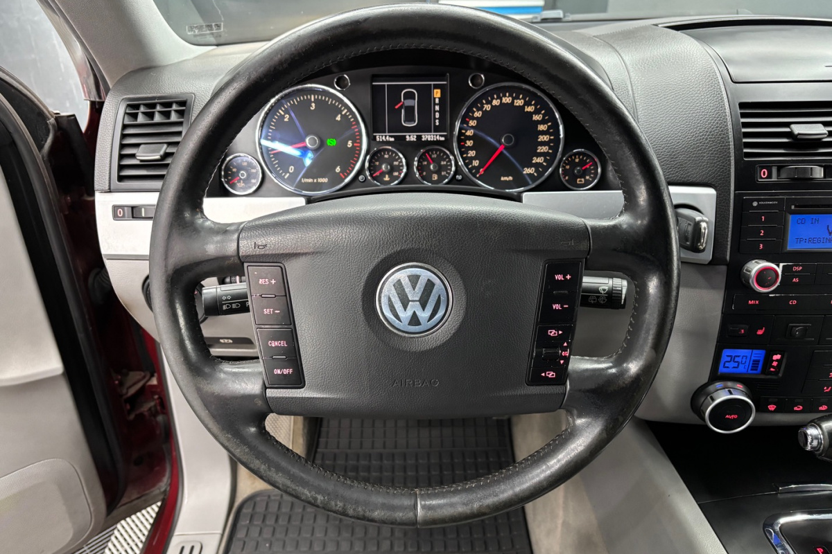 Ponuka vozidiel / Volkswagen Touareg 2.5 R5 TDI Tiptronic - video