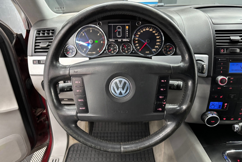  Ponuka vozidiel / Volkswagen Touareg 2.5 R5 TDI Tiptronic - video