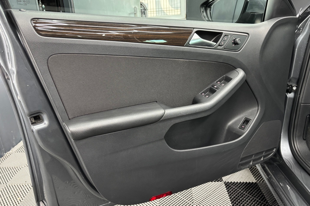 Ponuka vozidiel / Volkswagen Jetta 1.2 TSI Comfortline - video