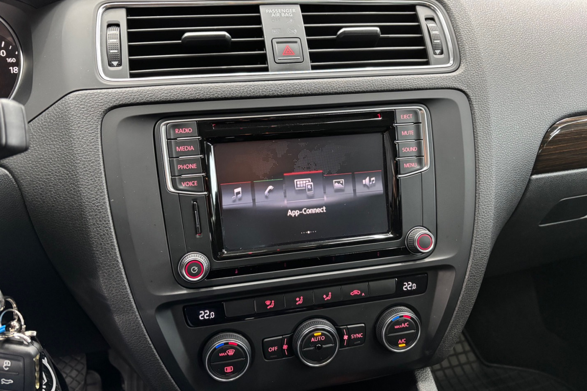 Ponuka vozidiel / Volkswagen Jetta 1.2 TSI Comfortline - video