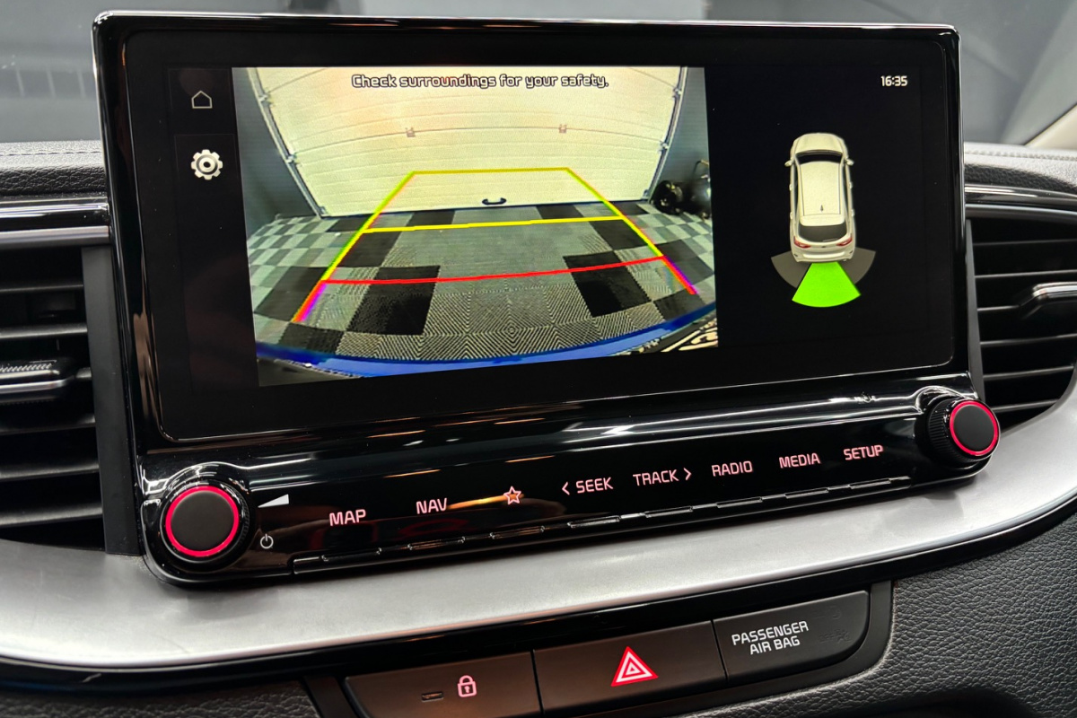 Ponuka vozidiel / Kia Ceed SW 1.5 T-GDi Silver - video