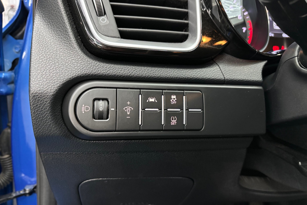 Ponuka vozidiel / Kia Ceed SW 1.5 T-GDi Silver - video