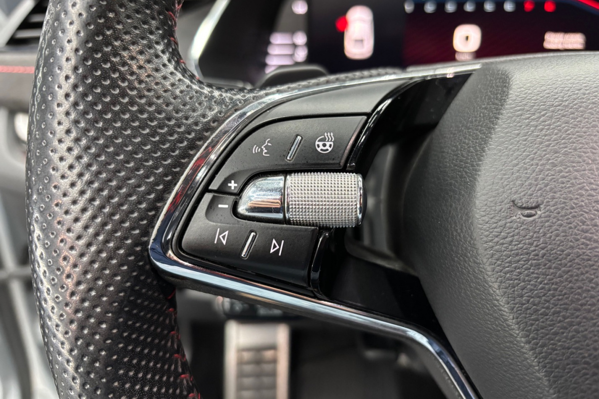 Ponuka vozidiel / Škoda Octavia 2.0 TSI RS DSG - video Ponuka vozidiel / Škoda Octavia 2.0 TSI RS DSG - video