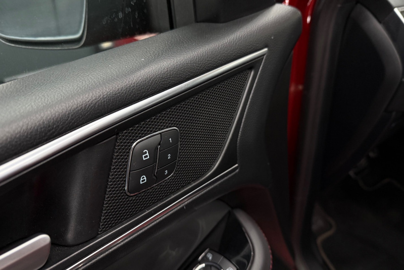 Ponuka vozidiel / Ford S-Max 2.5 ST Hybrid - video Ponuka vozidiel / Ford S-Max 2.5 ST Hybrid - video