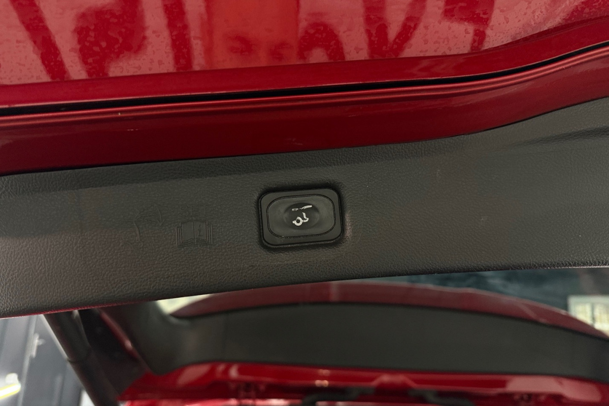 Ponuka vozidiel / Ford S-Max 2.5 ST Hybrid - video