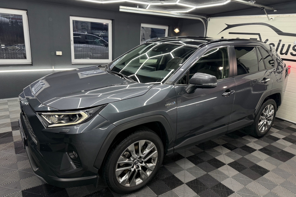 Ponuka vozidiel / Toyota RAV4 2.5 Hybrid e-CVT Executive FWD - video