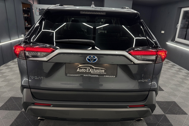Ponuka vozidiel / Toyota RAV4 2.5 Hybrid e-CVT Executive FWD - video Ponuka vozidiel / Toyota RAV4 2.5 Hybrid e-CVT Executive FWD - video