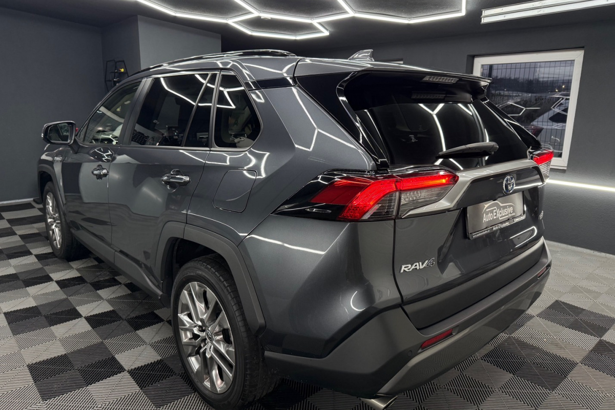 Ponuka vozidiel / Toyota RAV4 2.5 Hybrid e-CVT Executive FWD - video Ponuka vozidiel / Toyota RAV4 2.5 Hybrid e-CVT Executive FWD - video