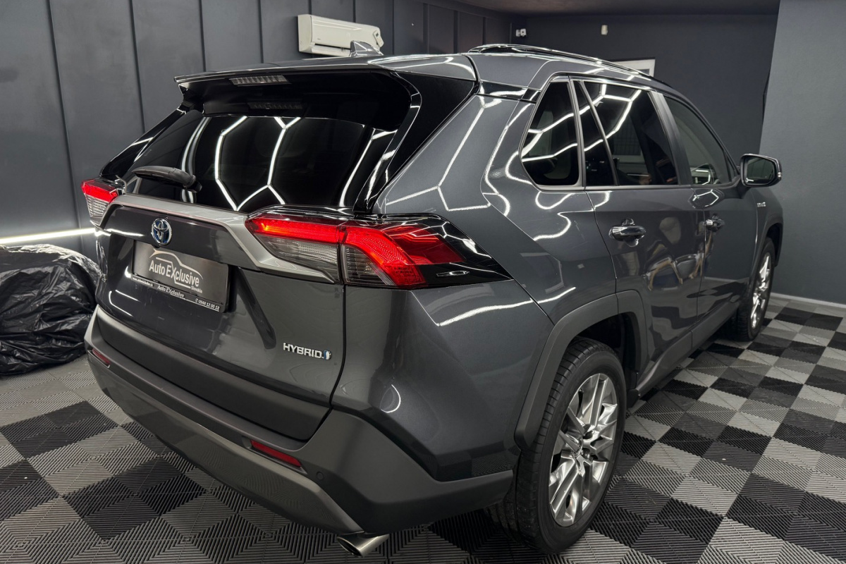 Ponuka vozidiel / Toyota RAV4 2.5 Hybrid e-CVT Executive FWD - video